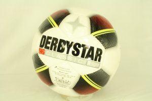 Ballen, voetballen, Derbystar, size 5,  Classic S-light wit/zwart,