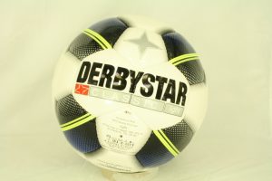 Ballen, voetballen, Derbystar, Classic Light, size 5, wit/zwart,