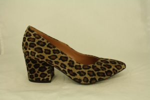 5201001, pump met hak en print. maat 37 t/m 41 € 119,99