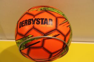 Derby Star: Straatbal, oranje,  € 19,99