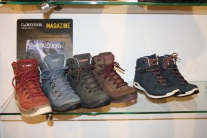 Lowa: wandel, berg schoenen.