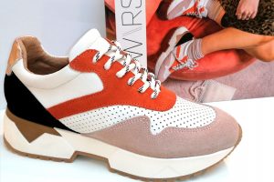 DW\\RS: 1151, wit/rose sneaker. maat 37 t/m 42 € 99,99