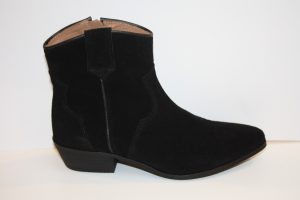 DW\\RS: kort zwart suede laarsje, maat 37 t/m 41 € 119,99