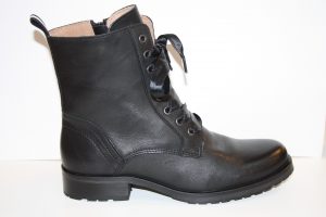 DW\\RS: boot zwart met wit accent op de hak, maat 38, 39, 40 € 109,99