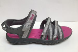 Teva: Tirza in verschillende kleuren, o.a. zilver/rose, maat 28 t/m 35 € 60,00