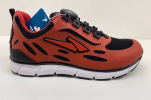Piedro: Sport, rood/zwarte schoen met draai sluiting, maat 32 t/m 39 v.a. € 124,99