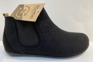 Rohde: 6868 black, gemaakt van recycled materialen, maat 37 t/m 42 € 59,99