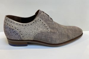 Floris van Bommel: De Stapper 17.93 , maat 8 t/m 10,5 € 249,99  er kan ook een riem bij gekocht worden