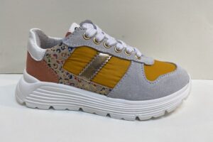 Develab: 42752-399, sneaker met geel, maat 27 t/m 34 € 99,99