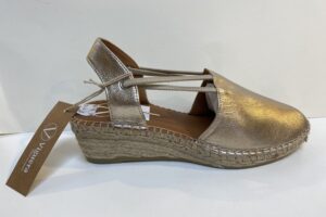 Viquera: damessandaaltje met touwzooltje, bronskleurig, maat 37 t/m 42 € 79,99