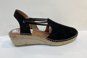 Viquera: damessandaaltje met touwzooltje, zwart plat, maat 37 t/m 42 € 79,99
