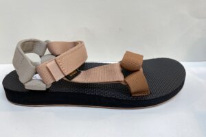 Teva: dames, zandkleurige sandaal, maat 38 t/m 41 € 65,00