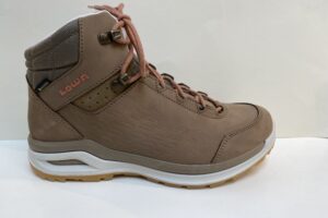 Lowa: Locarno, half hoge wandelschoen, goretex gevoerd, hazelnoot, maat 5 t/m 8 € 189,99