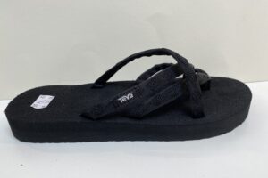 Teva: Olow damesslipper: valt klein uit, zwart 39 t/m 42 € 35,00