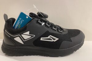 Piedro: 1517 9898, zwarte sneaker met draaiknop, maat 34 t/m 41 v.a. € 134,99