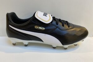 Puma King: voetbalschoen, leer, zwart, maat 42 t/m 48 € 139,99