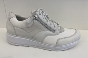 Durea: 6279 685 0823, wit leren veterschoen, H leest, maat 4,5 t/m 8 € 229,99 nu € 125,00