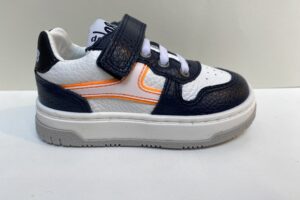 Develab: 45945, wit/blauw sneakertje, maat 22 t/m 29 v.a. € 79,99