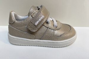 Develab: 44315 First stap shoes, Gold, maat 19 t/m 23 € 64,99