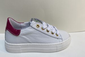 Develab: 42898, wite sneaker, maat 28 t/m 35 € 99,99