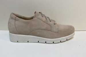 Durea: 6293 095-0219, taupe kleurige veterschoen, maat 5 t/m 8 € 125,00