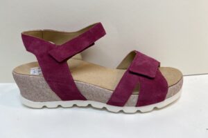 Durea: 7403 025 1014, scarlatto sandaal met los voetbed, maat 5 t/m 7 € 189,99