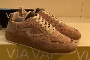 Via Vai:  rose -sneakers 39,40 nu € 99,99
