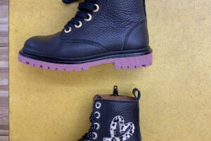 Kinderschoenen: Red Rag, Develab