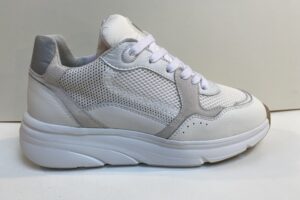 Via Vai: 62044-06-001, Vic Celia, witte sneaker, maat 38, 42 nu € 125,00