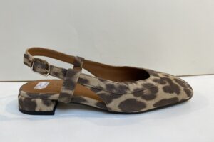 Via Vai: 62214-03-315 Julie Xena, brown, open sandaaltje, klein hakje, maat 39, 41 nu € 75,00