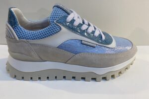 Floris van Bommel Women: Grommi 01.15 light blue, maat 37,5  nu € 149,99