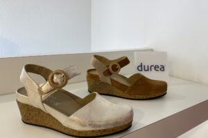 Durea: 3 schoentje met sleehak, dichte neus en open hak van € 249,99 nu € 125,00