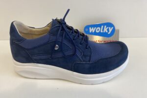 Wolky: blauwe veterschoen met los voetbed