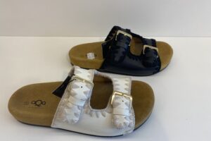 AQA: modische slipper in zwart en ecru nu € 30,00