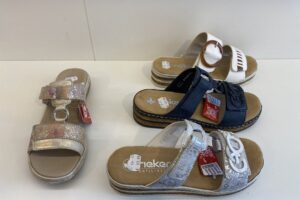 Rieker: slippers in verschillende kleuren 50% korting