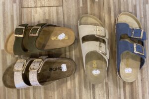 Rohde: goed passende slippers, met 2, 3 banden en tussen de teen.