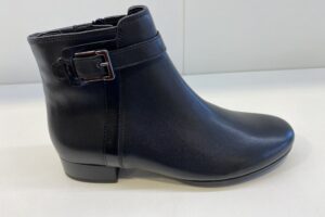 Gabor: 72.713.57  zwart kort laarsje, maat 4,5 t/m 7,5  € 130,00