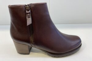 Gabor: 76.653.55 bruin leren laarsje met hak, maat 4,5 t/m 7 € 140,00